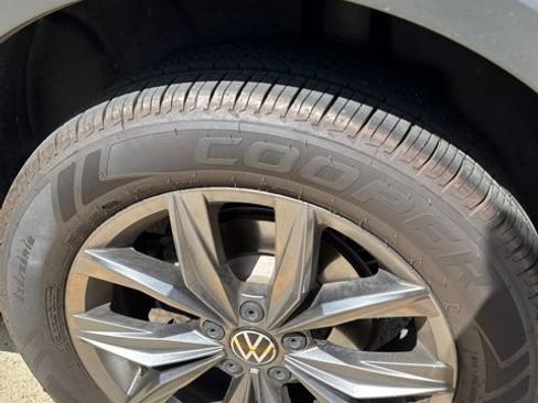 Used 2022 Volkswagen Tiguan SE FWD image 21