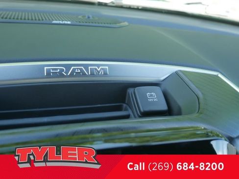 New 2026 RAM 1500 4x4 Crew Cab image 32