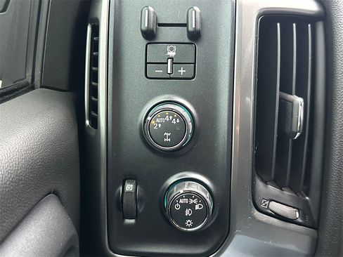 Used 2018 Chevrolet Silverado 1500 LT w/ All Star Edition image 27