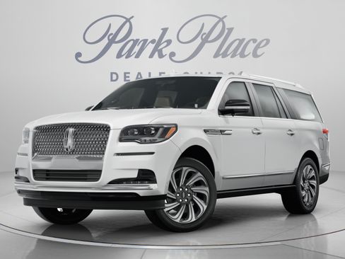 Used 2024 Lincoln Navigator L Reserve AWD/4WD image 11