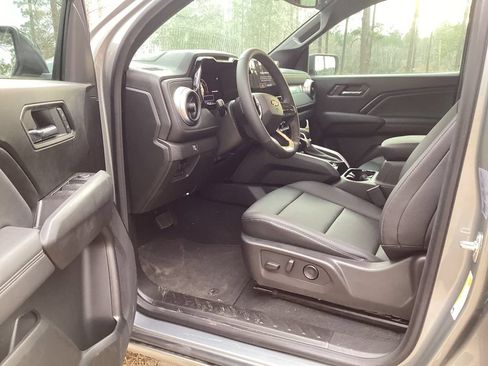 New 2025 Chevrolet Colorado LT w/ LT Convenience Package AWD/4WD image 9