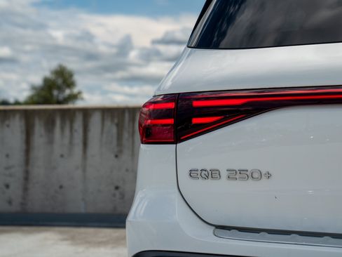 Certified 2024 Mercedes-Benz EQB 250+ image 10