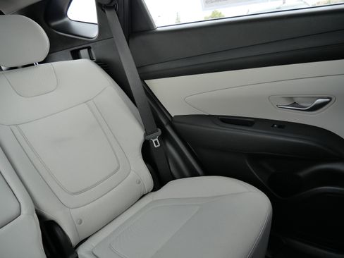 Certified 2025 Hyundai Tucson SE image 14