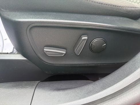 Used 2020 Ford Escape SE image 11