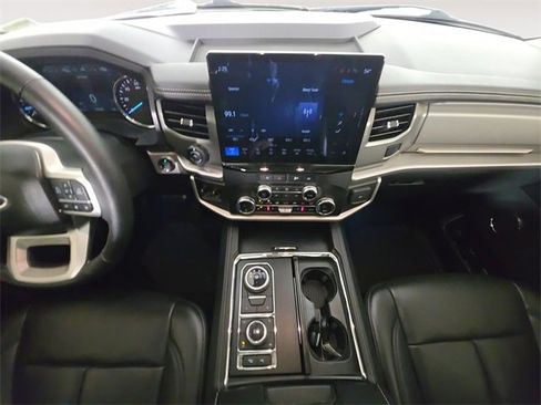 Certified 2024 Ford Expedition XLT image 11