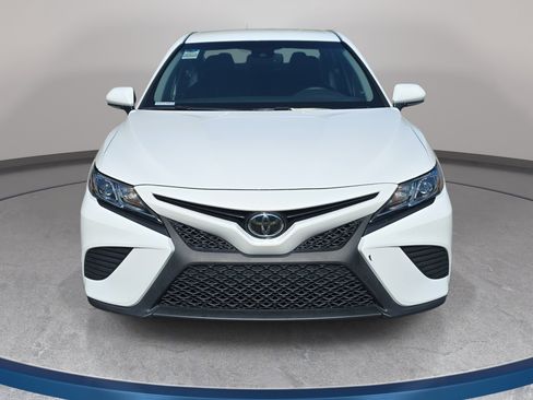 Used 2018 Toyota Camry SE w/ Convenience Package FWD image 2