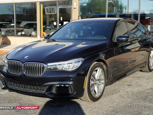 Used 2018 BMW 740i image 3