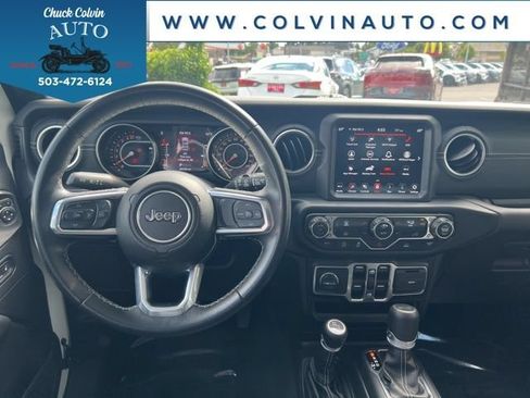 Used 2022 Jeep Wrangler Unlimited Sahara AWD/4WD image 18