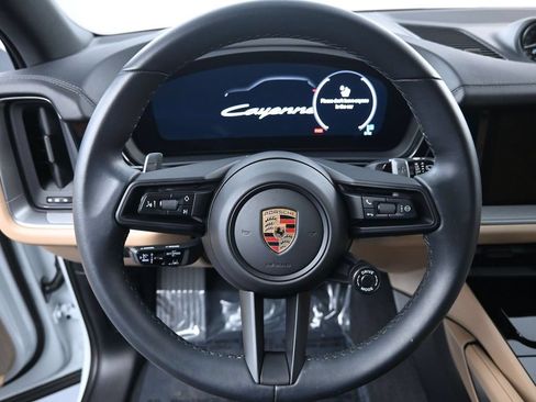 Certified 2024 Porsche Cayenne AWD/4WD image 18