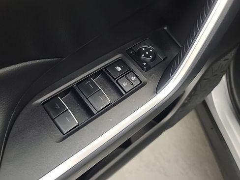 Used 2025 Toyota RAV4 XLE AWD/4WD image 22