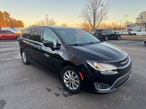 Used 2018 Chrysler Pacifica Touring Plus image 7