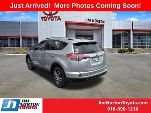 Used 2018 Toyota RAV4 LE image 8