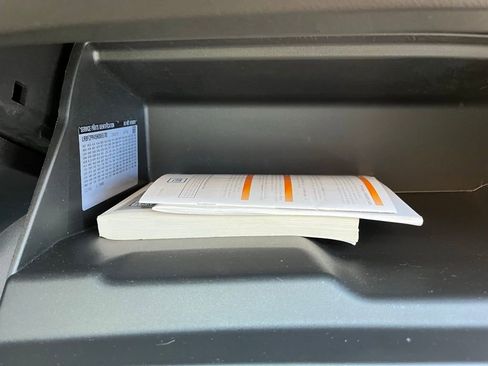 Used 2022 Buick Envision Essence w/ Sport Touring Package image 33