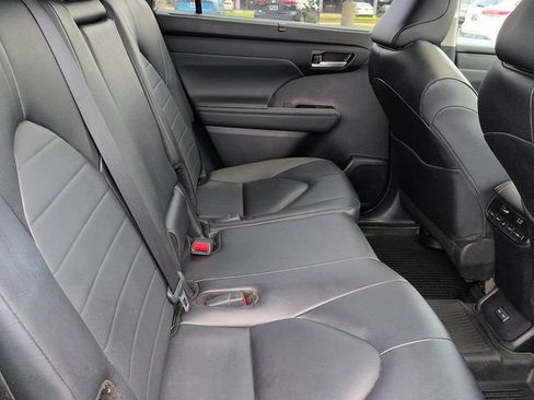Certified 2025 Toyota Highlander XLE AWD/4WD image 11