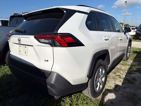 Used 2019 Toyota RAV4 LE FWD image 9