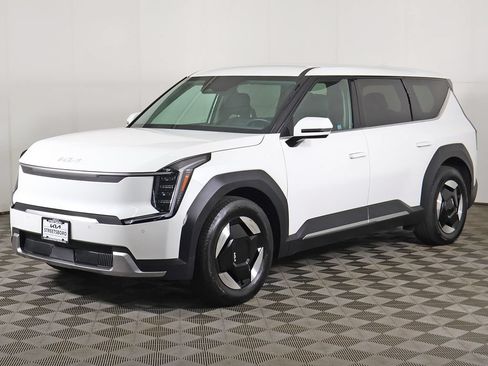 Used 2024 Kia EV9 Light RWD image 9