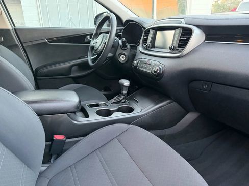 Used 2019 Kia Sorento L image 9