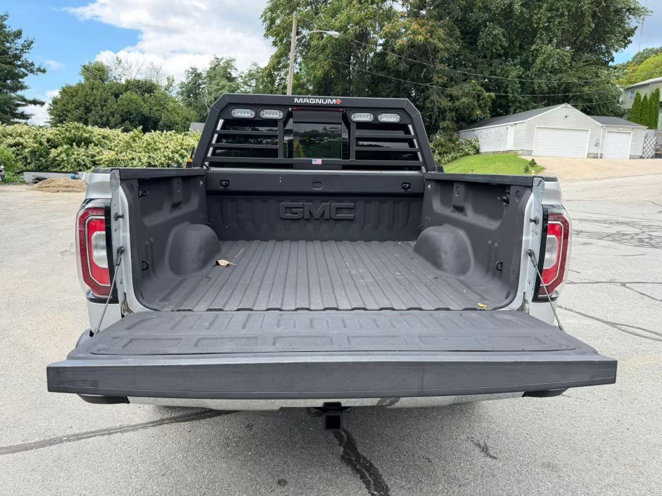 Used 2018 GMC Sierra 1500 SLT w/ SLT Premium Package AWD/4WD image 16
