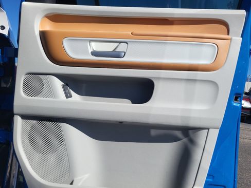 Used 2025 Volkswagen ID. Buzz 1st Edition image 17