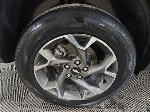 Used 2024 Chevrolet Trax LT w/ Sunroof Package image 14