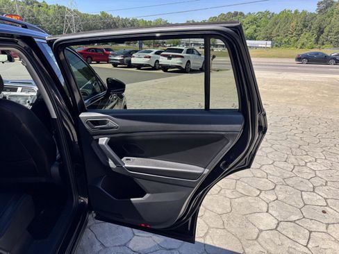 Used 2020 Volkswagen Tiguan SE FWD image 15