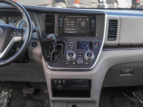 Used 2017 Toyota Sienna XLE w/ XLE Navigation Package FWD image 13