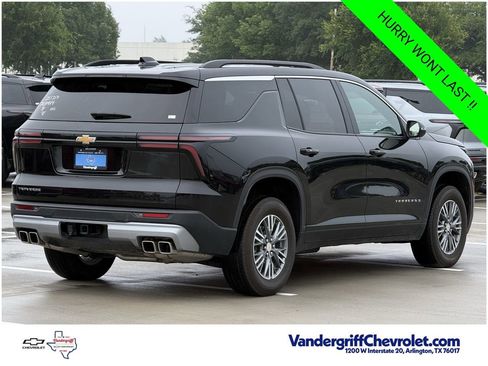 Certified 2025 Chevrolet Traverse LT FWD image 4