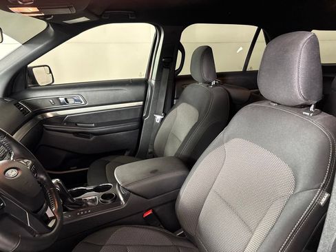 Used 2019 Ford Explorer XLT FWD image 25