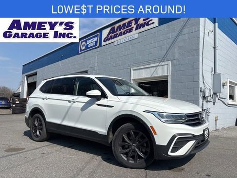 Used 2022 Volkswagen Tiguan SE AWD/4WD image 1