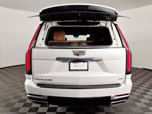 Certified 2025 Cadillac Escalade Premium Luxury w/ Touring Package image 9