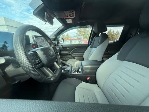 Used 2024 Toyota Tacoma TRD Off-Road image 10