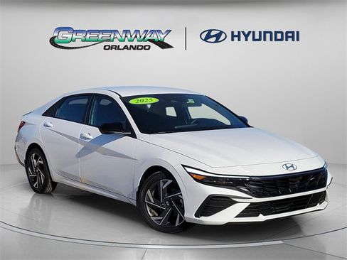 Used 2025 Hyundai Elantra Sport image 1