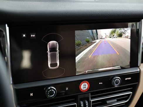 New 2026 Porsche Macan image 42