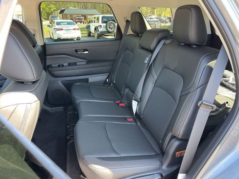 New 2026 Nissan Pathfinder SL w/ Lighting Package image 18