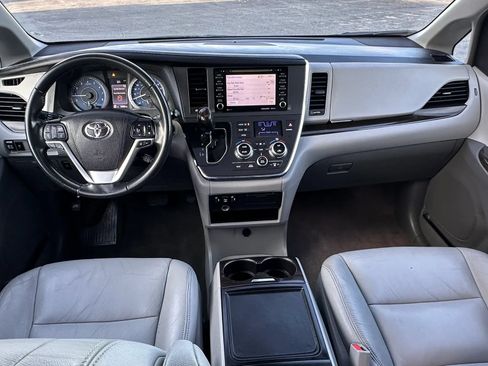 Used 2019 Toyota Sienna XLE w/ Protection Package FWD image 18