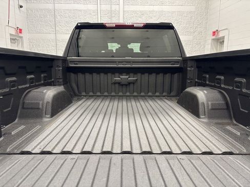 Used 2023 Chevrolet Silverado 1500 LT AWD/4WD image 6