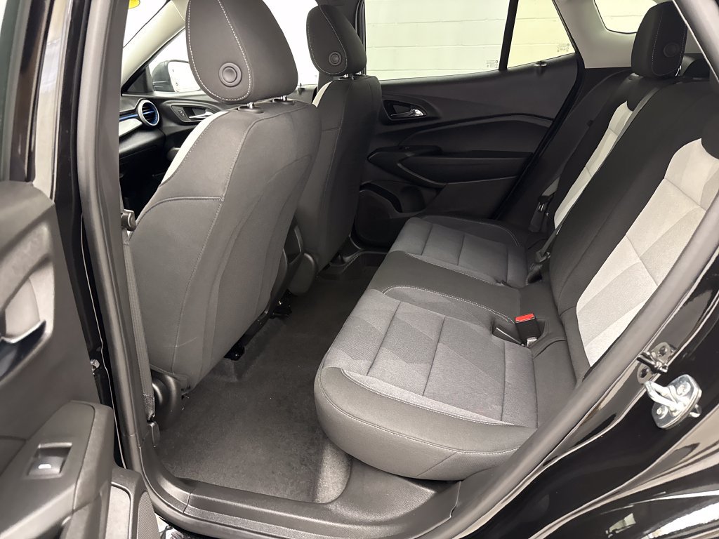 Used 2025 Chevrolet Trax LS FWD image 20