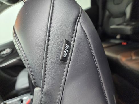 Used 2020 Jeep Cherokee Limited image 40