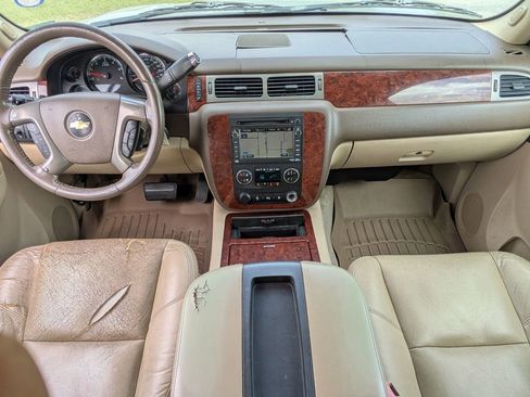 Used 2011 Chevrolet Suburban LTZ image 28