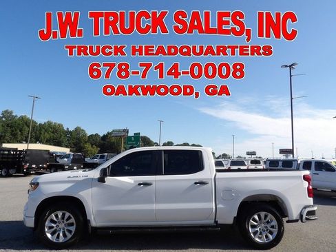 Used 2026 Chevrolet Silverado 1500 Custom RWD image 2
