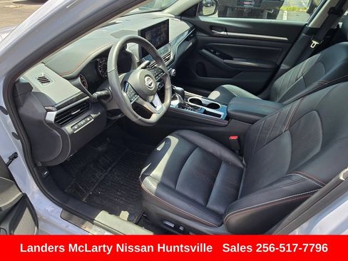 Used 2025 Nissan Altima 2.5 SR w/ SR Premium Package FWD image 17