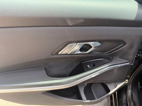 Used 2019 BMW 330i Sedan w/ Convenience Package RWD image 17