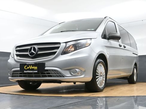 Used 2018 Mercedes-Benz Metris Passenger image 48