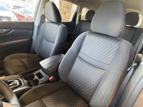 Used 2018 Nissan Rogue SV image 24