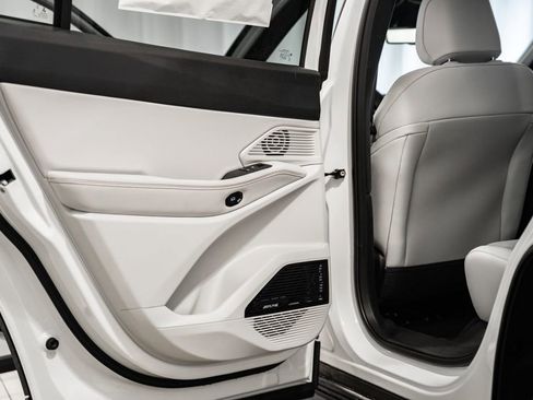 New 2026 Jeep Cherokee Overland image 40