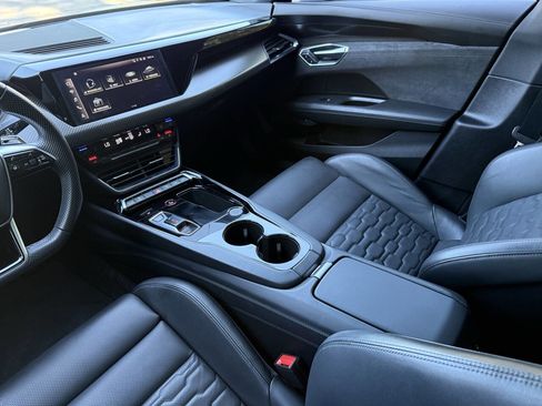 Used 2022 Audi e-tron GT Prestige w/ Prestige Package image 30