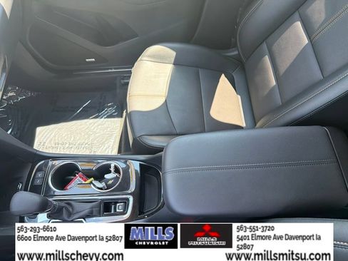 Used 2023 Chevrolet Equinox Premier AWD/4WD image 19