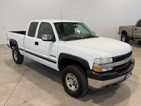 Used 2001 Chevrolet Silverado 2500 LS w/ Off-Road Skid Plate Pkg AWD/4WD image 6