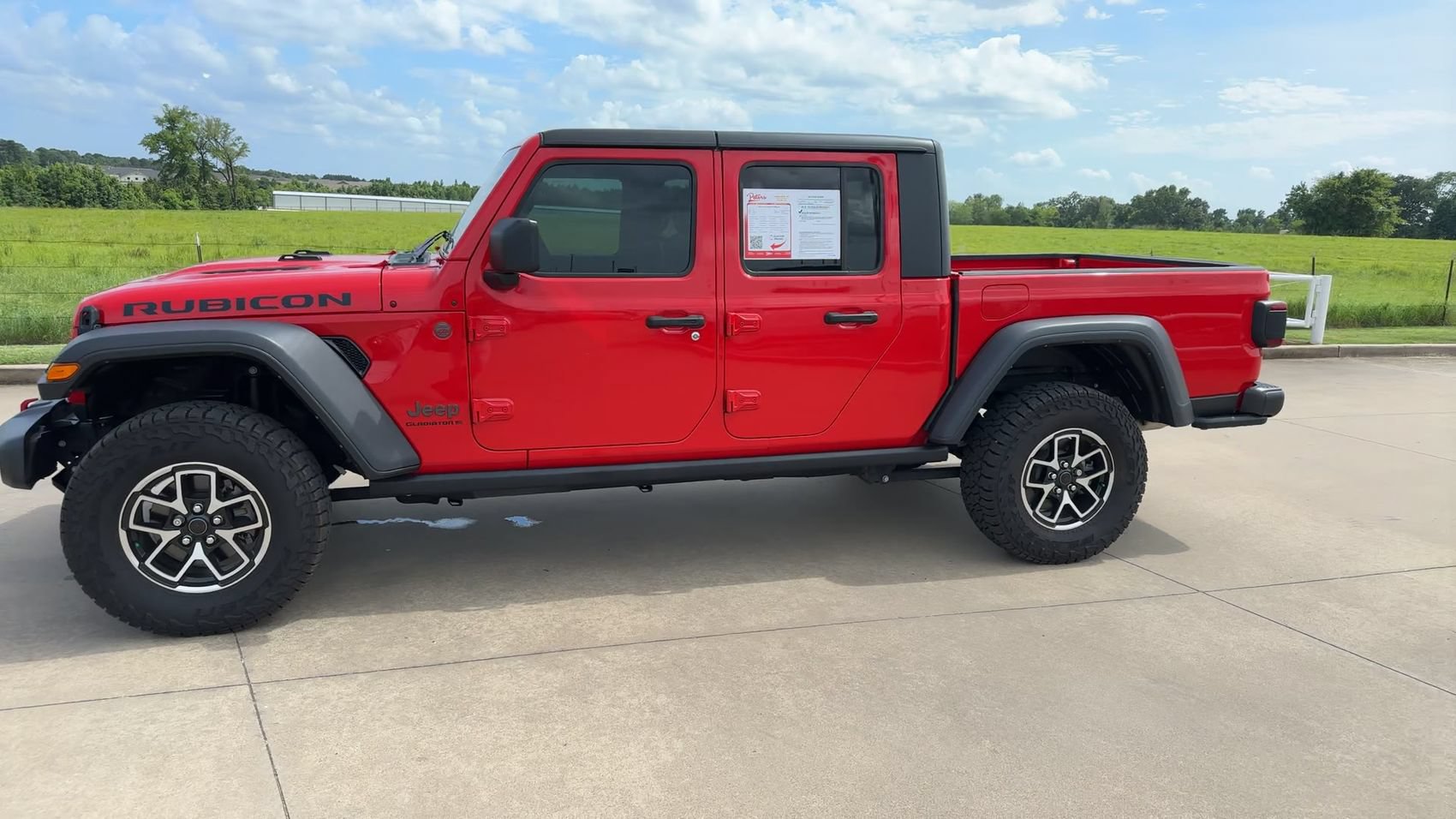 Used 2024 Jeep Gladiator Rubicon w/ Safety Group AWD/4WD image 4