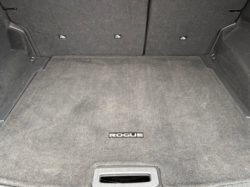 Used 2024 Nissan Rogue SV image 15